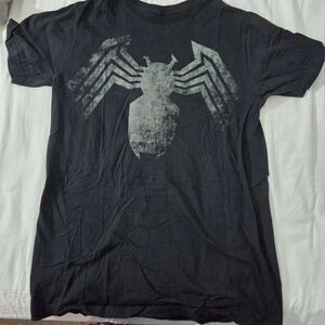 Distressed Marvel Black Spider-ManxVenom Symbol Graphic Tee. Men's Large